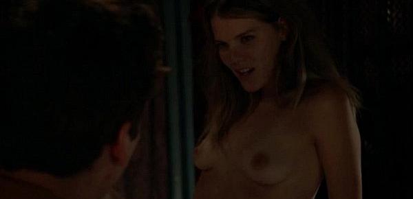  Emma Greenwell new nude scene in Shameless